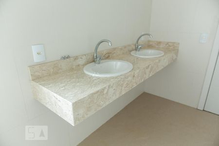 Casa de condomínio à venda com 241m², 3 quartos e 2 vagasBanheiro do Quarto 1