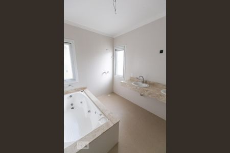 Casa de condomínio à venda com 241m², 3 quartos e 2 vagasBanheiro do Quarto 1