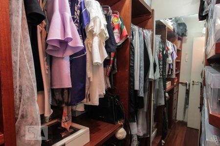 Apartamento à venda com 200m², 4 quartos e 1 vagaCloset da suíte