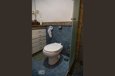 Banheiro da  Suíte 1 de apartamento à venda com 3 quartos, 115m² em Leme, Rio de Janeiro