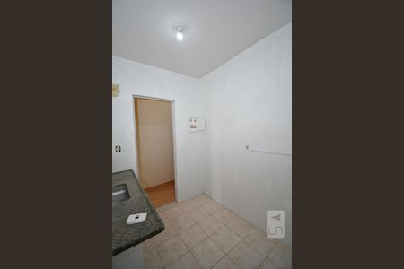 Apartamento para alugar com 84m², 2 quartos e sem vagaCozinha e Área de Serviço