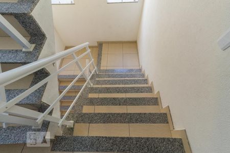 Apartamento à venda com 55m², 2 quartos e sem vaga Apartamento à venda com 55m², 2 quartos e sem vagaEscada