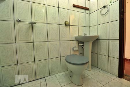 Casa à venda com 302m², 3 quartos e 2 vagasCasa Fundos - Banheiro