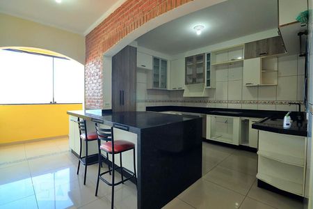 Casa à venda com 302m², 3 quartos e 2 vagasCozinha