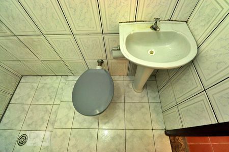 Casa à venda com 302m², 3 quartos e 2 vagasCasa Fundos - Banheiro