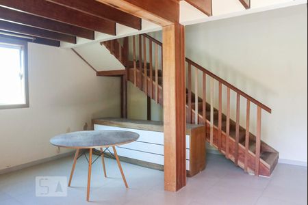 Casa para alugar com 80m², 1 quarto e 1 vaga Casa para alugar com 80m², 1 quarto e 1 vagaSala