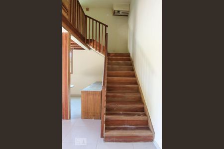 Casa para alugar com 80m², 1 quarto e 1 vaga Casa para alugar com 80m², 1 quarto e 1 vagaEscada da Sala