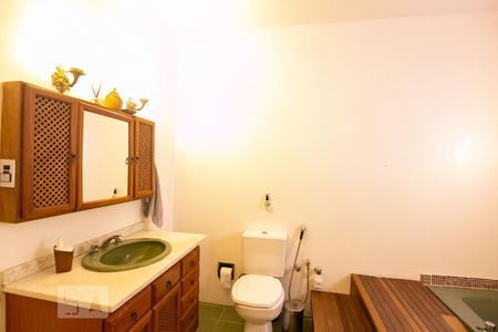 Casa à venda com 200m², 3 quartos e 3 vagasBanheiro