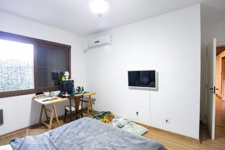 Casa à venda com 200m², 3 quartos e 3 vagasSuíte