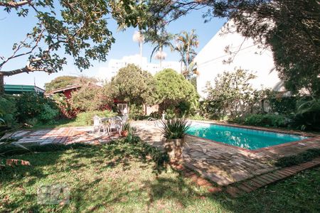 Casa à venda com 200m², 3 quartos e 3 vagasPiscina