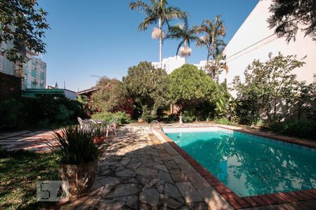 Casa à venda com 200m², 3 quartos e 3 vagasPiscina