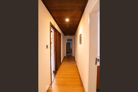 Casa à venda com 200m², 3 quartos e 3 vagasCorredor