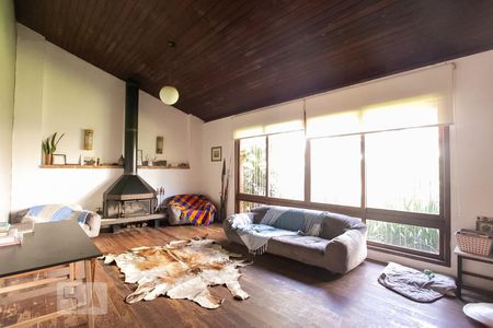 Sala de Estar de casa à venda com 3 quartos, 200m² em Camaquã, Porto Alegre