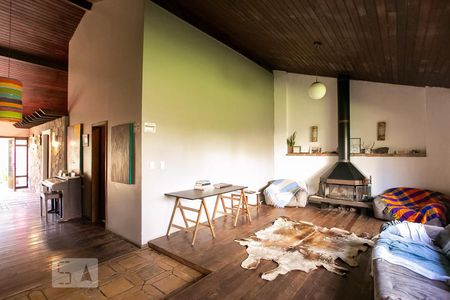 Sala de Estar de casa à venda com 3 quartos, 200m² em Camaquã, Porto Alegre