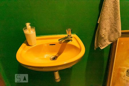 Casa à venda com 200m², 3 quartos e 3 vagasBanheiro - Torneira