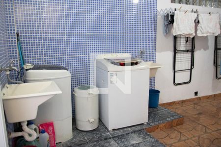 Casa à venda com 1000m², 8 quartos e 3 vagas Casa à venda com 1000m², 8 quartos e 3 vagasÁrea de Serviço