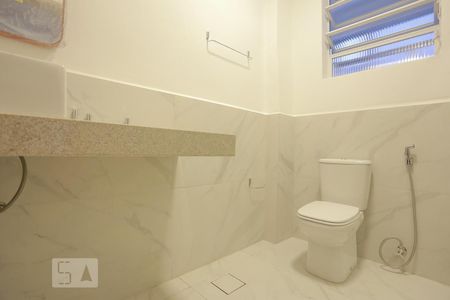 Apartamento à venda com 77m², 2 quartos e sem vaga Apartamento à venda com 77m², 2 quartos e sem vagaBanheiro Social