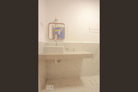 Apartamento à venda com 77m², 2 quartos e sem vaga Apartamento à venda com 77m², 2 quartos e sem vagaBanheiro Social