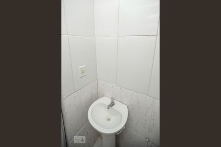 Banheiro de kitnet/studio para alugar com 1 quarto, 30m² em Água Santa, Rio de Janeiro