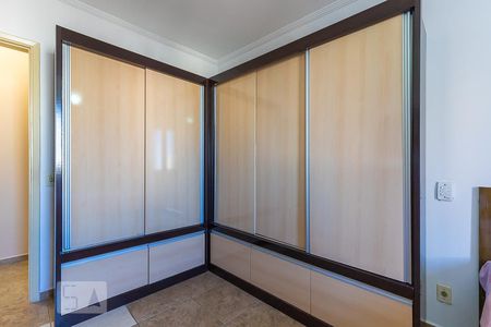 Apartamento à venda com 62m², 1 quarto e sem vagaQuarto - Armários