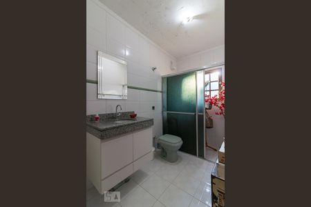 Casa à venda com 160m², 3 quartos e 2 vagasBanheiro social