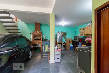 Casa à venda com 160m², 3 quartos e 2 vagasÁrea de serviço e churrasqueira