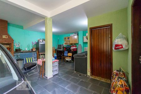 Casa à venda com 160m², 3 quartos e 2 vagasÁrea de serviço e churrasqueira
