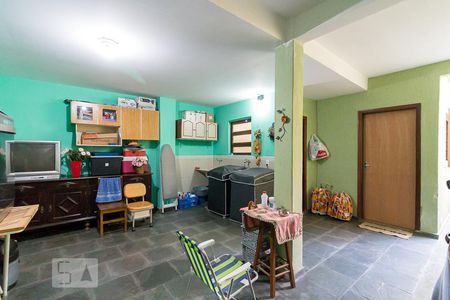 Casa à venda com 160m², 3 quartos e 2 vagasÁrea de serviço e churrasqueira