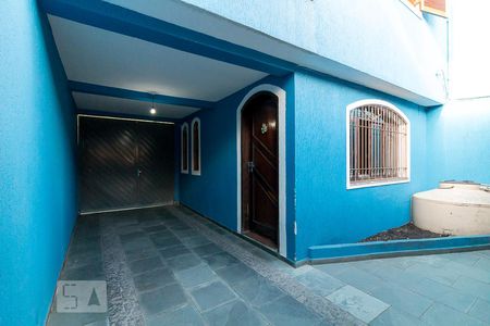 Casa à venda com 160m², 3 quartos e 2 vagasEntrada da casa e garagem
