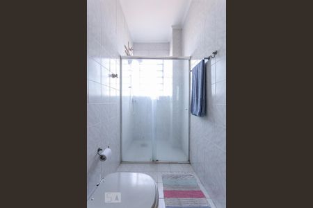 Banheiro da Suíte de apartamento à venda com 2 quartos, 102m² em Vila Ipiranga, Porto Alegre