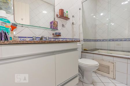 Casa à venda com 200m², 3 quartos e 3 vagasBanheiro da Suite