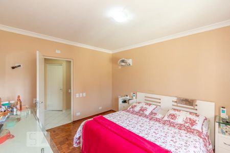 Casa à venda com 200m², 3 quartos e 3 vagasSuite