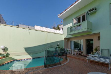 Casa à venda com 200m², 3 quartos e 3 vagasPiscina