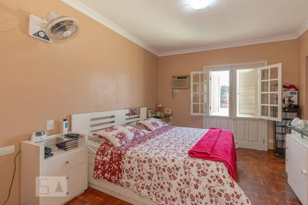 Casa à venda com 200m², 3 quartos e 3 vagasSuite