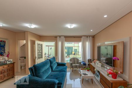 Sala de casa à venda com 3 quartos, 200m² em Parque Colonial, São Paulo