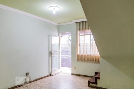 Sala de casa de condomínio à venda com 2 quartos, 60m² em Copacabana, Belo Horizonte