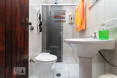 Casa à venda com 200m², 5 quartos e 2 vagas Casa à venda com 200m², 5 quartos e 2 vagasBanheiro 3