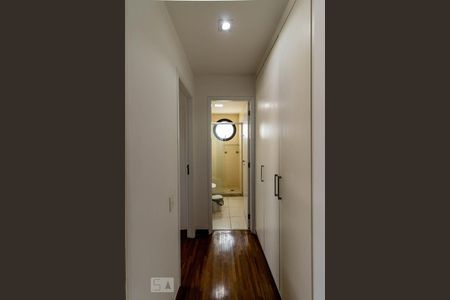 Corredor quarto de apartamento à venda com 2 quartos, 56m² em Vila Nova Conceição, São Paulo