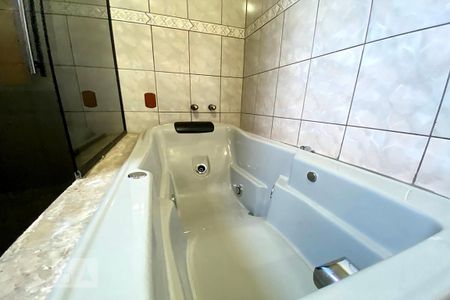 Casa à venda com 136m², 3 quartos e 1 vagaBanheira da Suíte