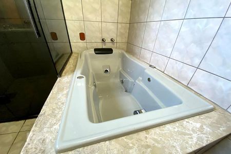 Casa à venda com 136m², 3 quartos e 1 vagaBanheira da Suíte