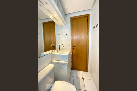 Apartamento à venda com 90m², 3 quartos e 2 vagas Apartamento à venda com 90m², 3 quartos e 2 vagasBanheiro 2