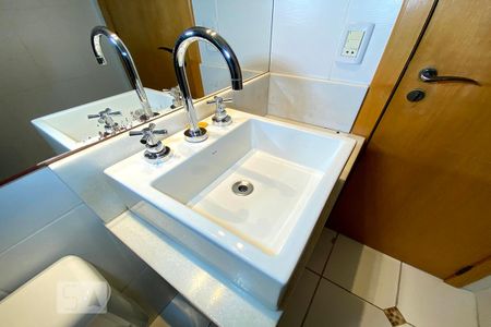 Apartamento à venda com 90m², 3 quartos e 2 vagas Apartamento à venda com 90m², 3 quartos e 2 vagasBanheiro 2