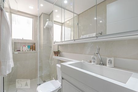 Banheiro de apartamento para alugar com 1 quarto, 34m² em Centro, Curitiba