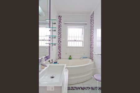 Casa à venda com 364m², 4 quartos e 5 vagasBanheiro da Suíte 2