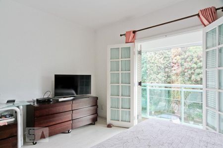 Casa à venda com 364m², 4 quartos e 5 vagasSuíte 2