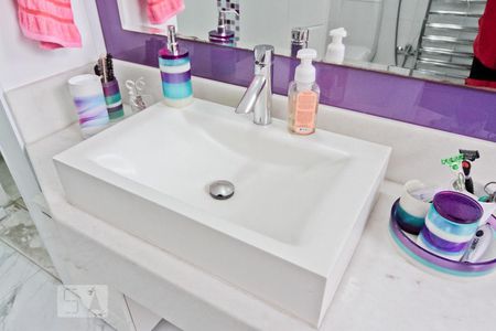 Casa à venda com 364m², 4 quartos e 5 vagasBanheiro da Suíte 2