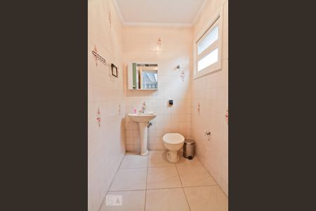 Casa à venda com 364m², 4 quartos e 5 vagasBanheiro de hospede