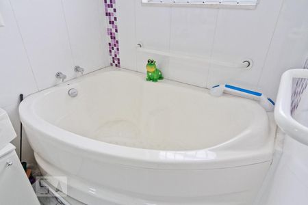 Casa à venda com 364m², 4 quartos e 5 vagasBanheiro da Suíte 2