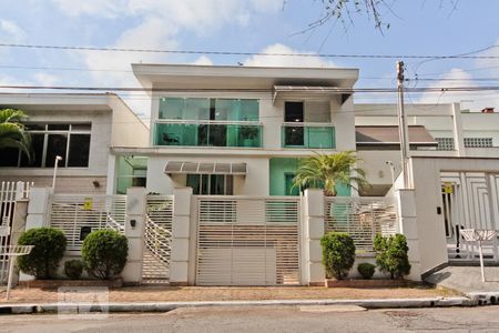 Casa à venda com 364m², 4 quartos e 5 vagasFachada