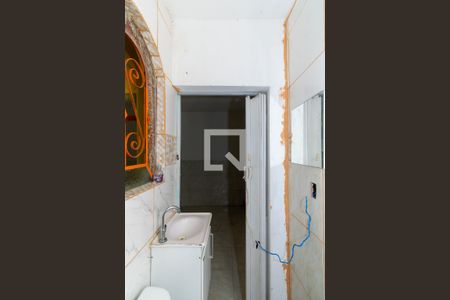 Banheiro de casa para alugar com 1 quarto, 30m² em Jardim Santa Adelia, São Paulo